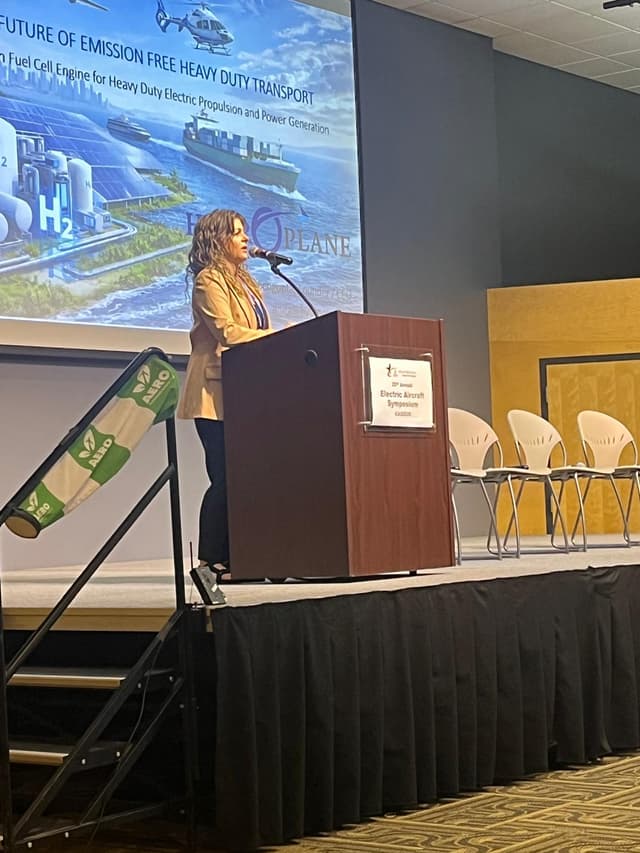 HySky Society CEO Danielle McLean moderating the hydrogen-electric propulsion session at the 20th Annual Electric Aircraft Symposium